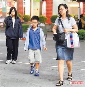 2010年07月24日李碧華（右起）與兒子、女兒.jpg