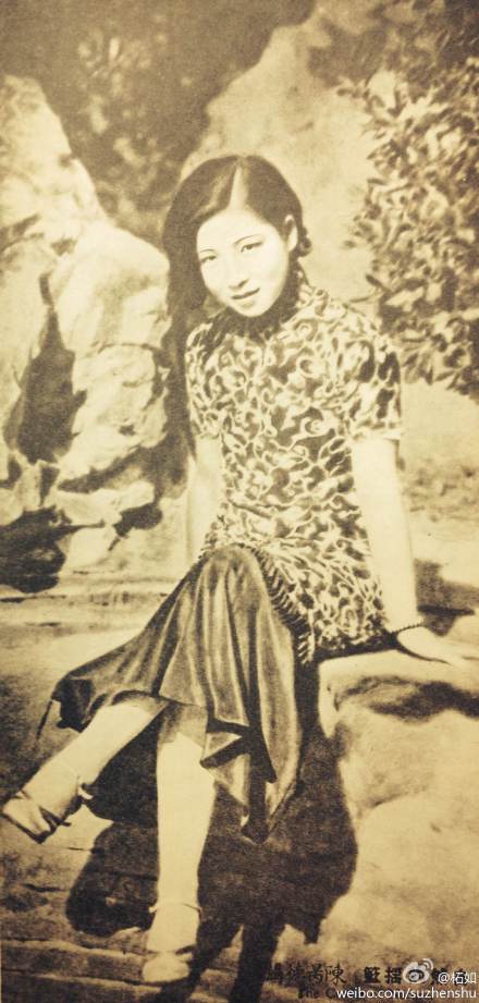 再来一个美人，刊于1933年某期《良友》，摄影师陈昺德（他的裸女照也相当开时代之风气）。.jpg
