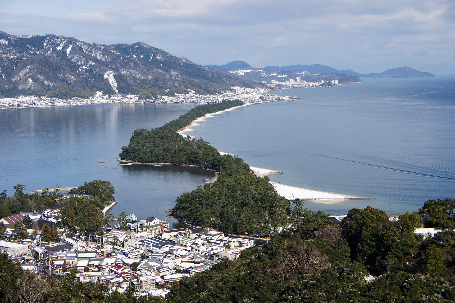 1920px-Amanohashidate_view_from_Mt_Moju02s3s4592.jpg